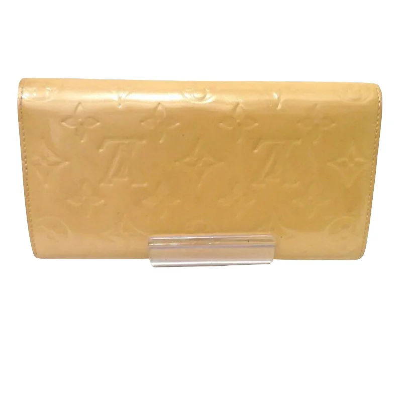 Louis Vuitton bags with a chain - link trim and a leather body for a modern edgeLouis Vuitton Yellow Patent leather Portefeuille Sarah wallet accessories