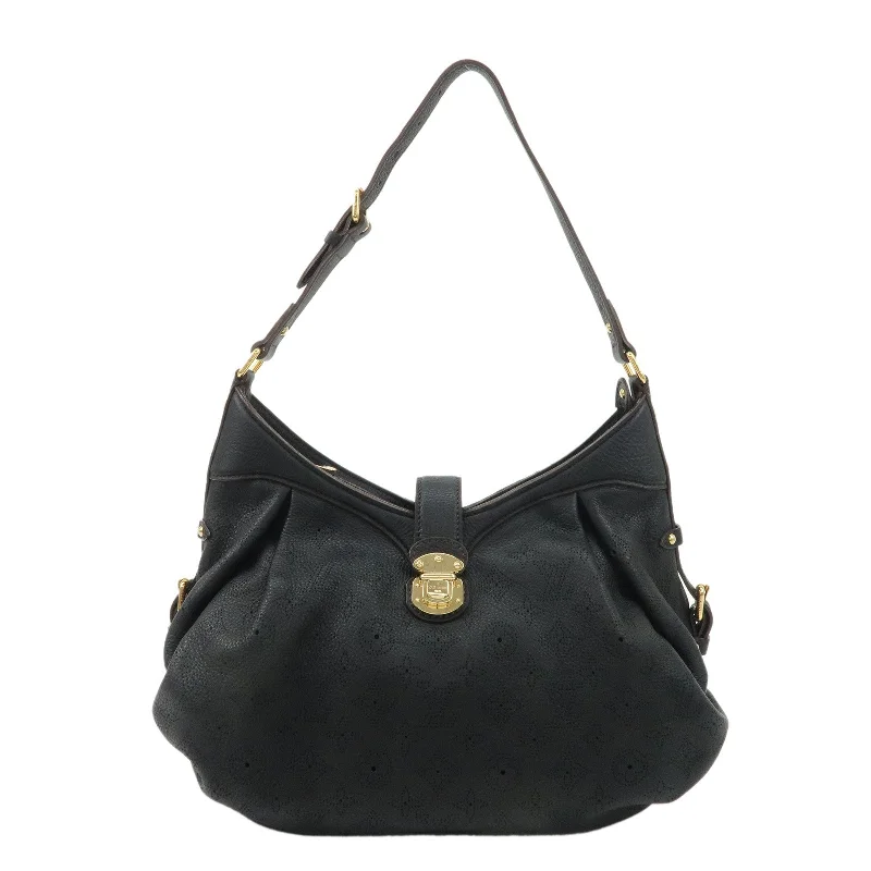 Ladies Louis Vuitton shoulder bags with a wide - width strap for comfortLouis Vuitton Monogram Mahina XS Shoulder Bag Black M95660