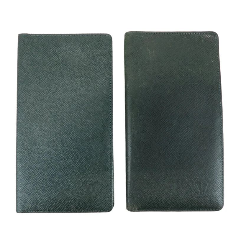 Louis Vuitton bags with a magnetic snap closure for easy accessLouis Vuitton Set of 2 Taiga Long Wallet Epicea M30394