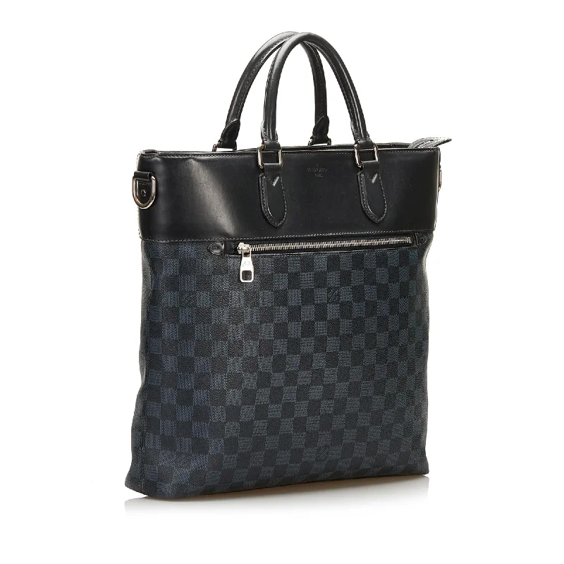 Louis Vuitton bags with a chain - link trim and a leather body for a modern edgeLouis Vuitton Damier Cobalt Newport (37671)