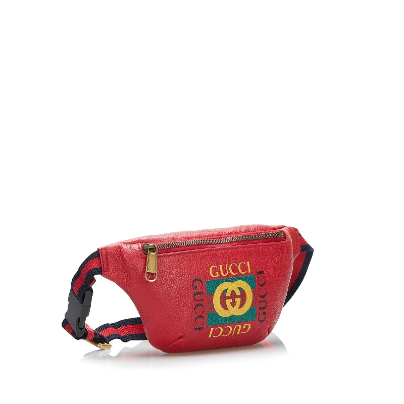 Women Gucci tote bags in GG Supreme canvas for a branded feelGucci Gucci Logo Belt Bag (SHG-nYytnh)