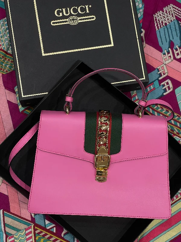 Women Gucci bags with a snap - button closure and a decorative charmGucci - Sac Sylvie GM rose