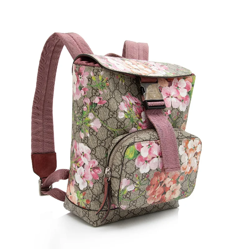 Women Gucci backpacks with a luxurious leather finishGucci GG Supreme Blooms Small Backpack (SHF-cWyqbN)