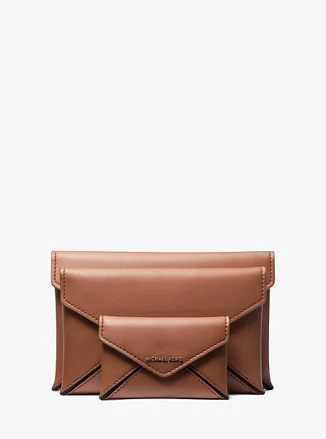 Michael Michael Kors Bags for opera nights in a glamorous and refined styleMK Jordi 3-in-1 Leather Envelope Wallet - Brown - Michael Kors