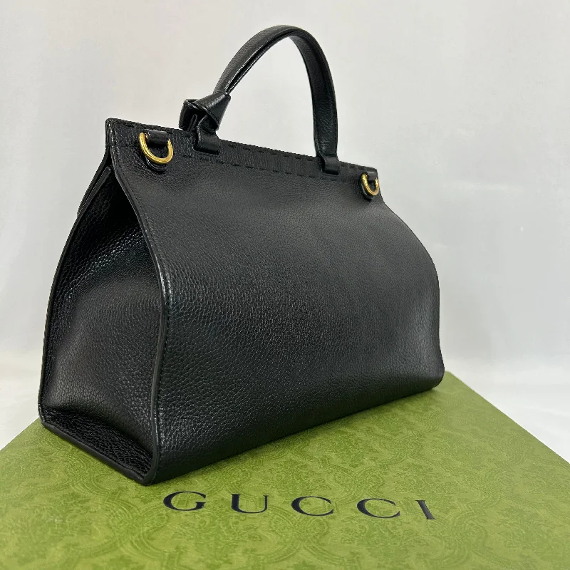 Women Gucci Sylvie bags with a monogram - embossed leatherGucci - Sac Marmont