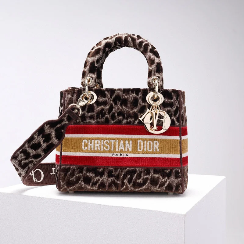 Luxury Christian Dior crossbody bags with a chain - link strapGAK BAGZ - Dior Bags - 2200